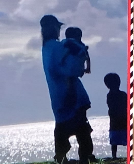 浜崎あゆみの子供の後ろ姿